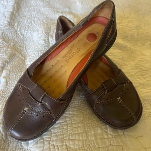 Clarks Structured  Womens  Flats Shoes BROWN Leather Slip On size 6